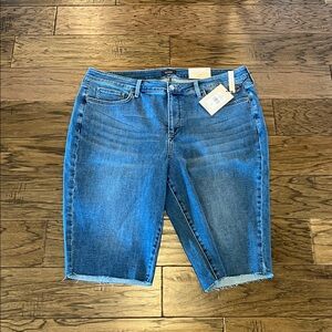 NYDJ Bike Capri Raw Cut Hems High Rise NWT Size 18W